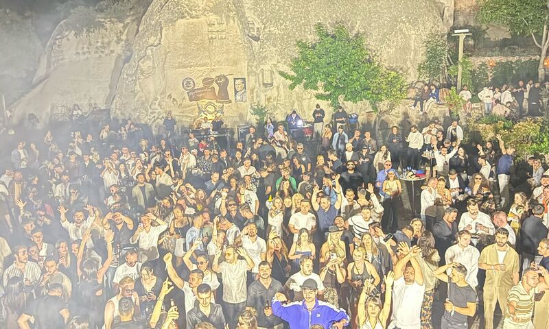 KAPADOKYA TURU / ONE DAY IN SPACE WITH BURAK YETER AND FRIENDS